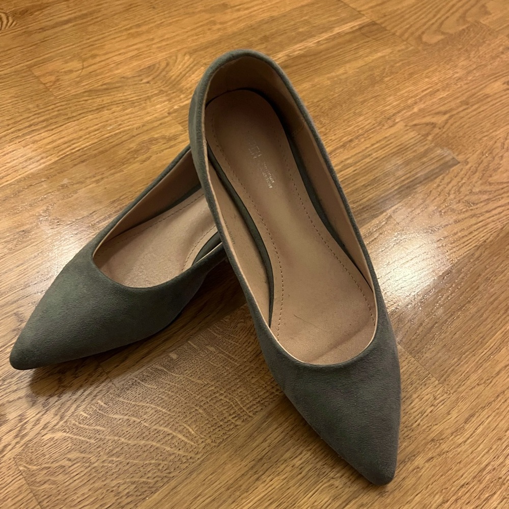 Flat dress shoes / loafer